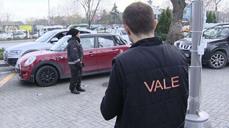 Valeler artık yakalarında Mesleki Yeterlilik Kimlik Kartı taşıyacak